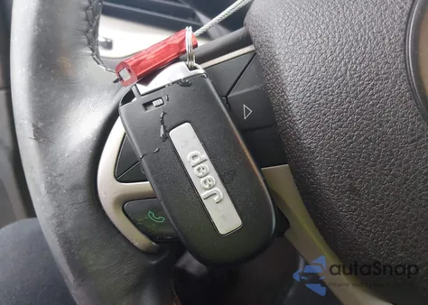 2014 Jeep Cherokee Latitude z USA, uszkodzony, nr VIN 1C4PJLCS7EW249622